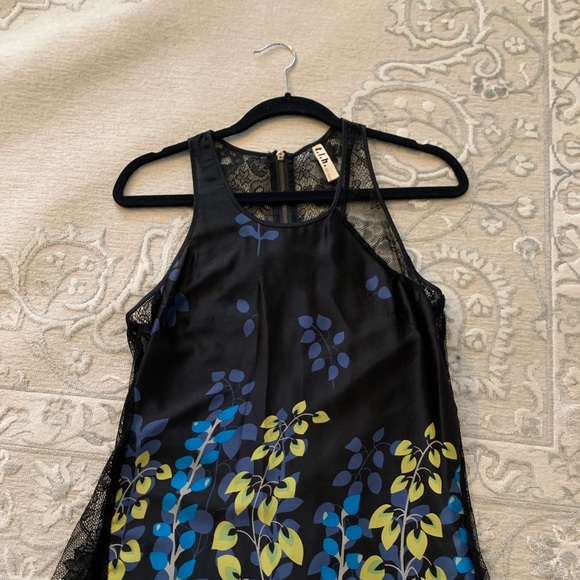 Beautiful thank top. - Picture 2 of 5